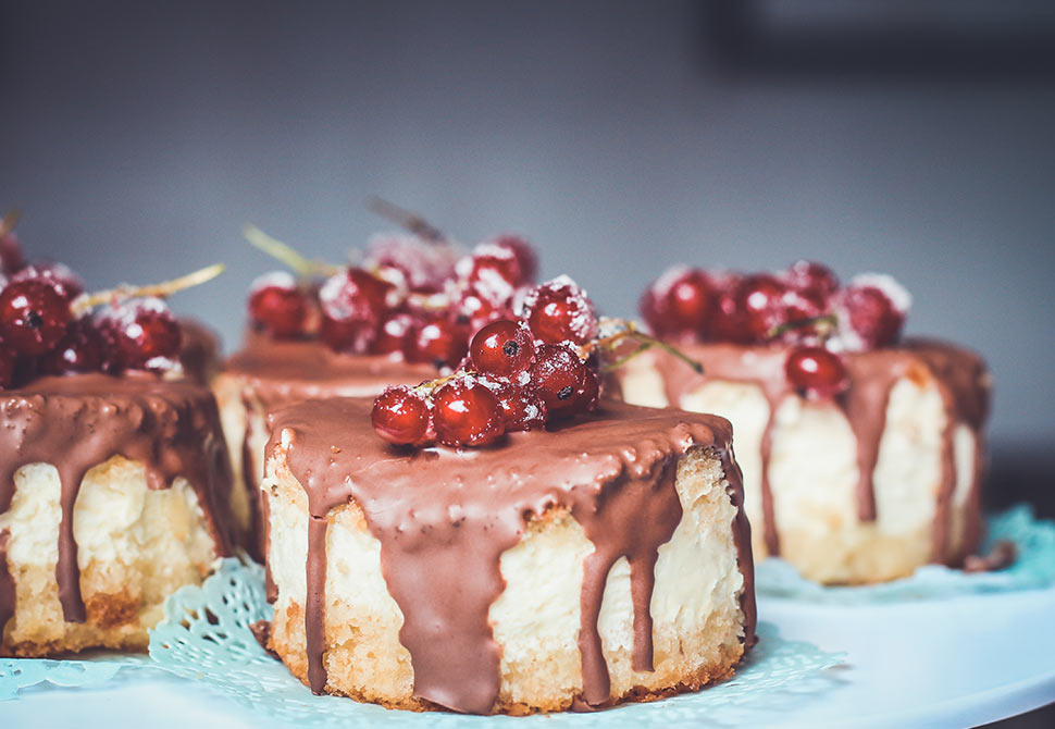 New and tasty cakes with raspberries